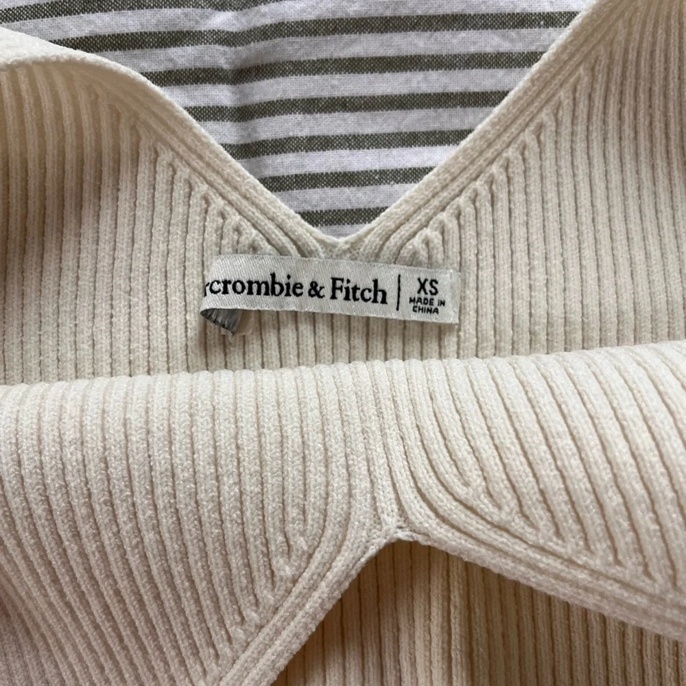 Abercrombie cream bodysuit - Picture 3 of 3